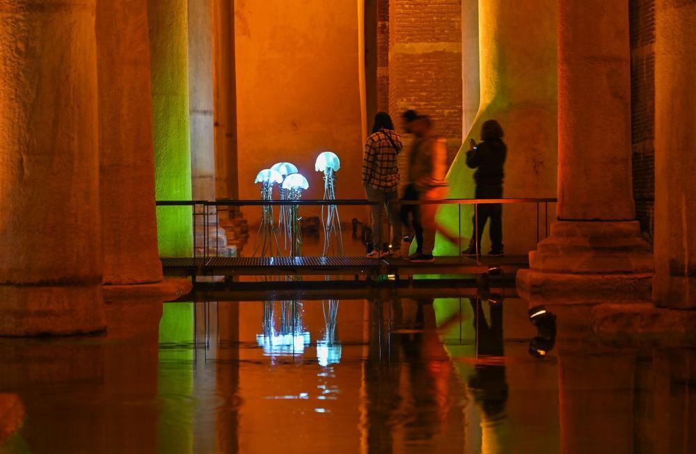 走进伊斯坦布尔地下水宫 走进伊斯坦布尔地下水宫