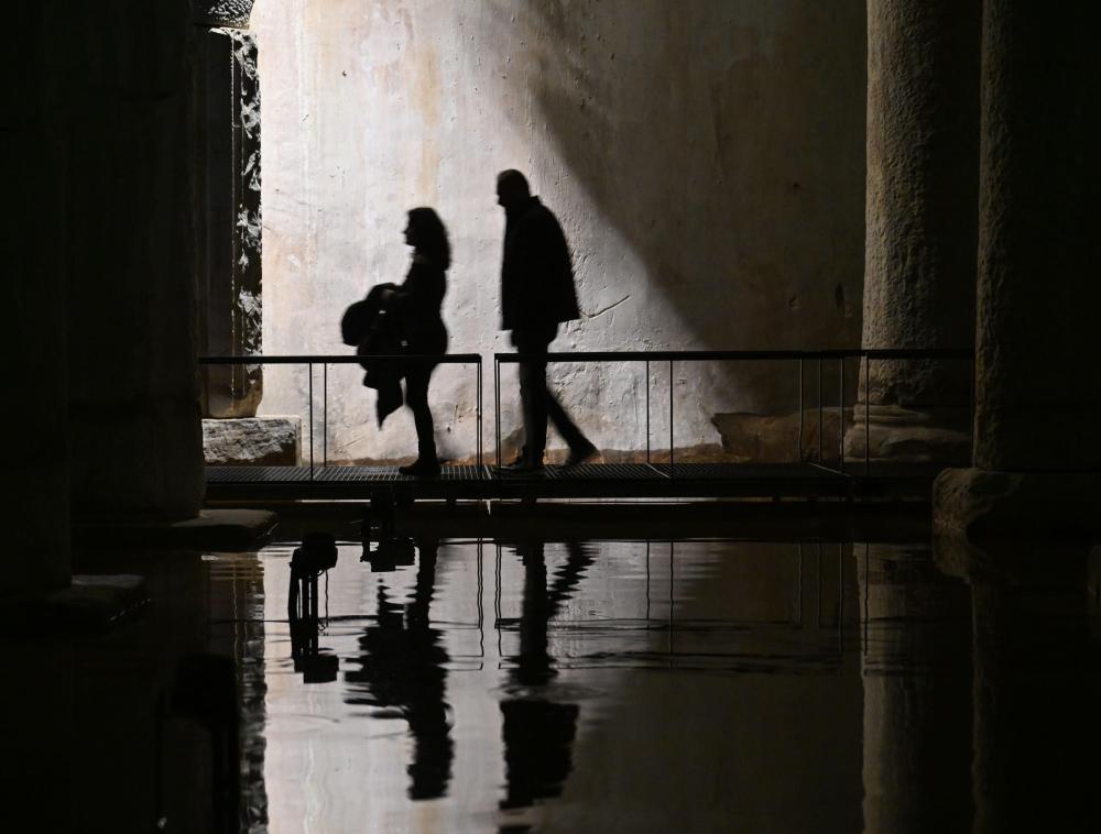 走进伊斯坦布尔地下水宫 走进伊斯坦布尔地下水宫