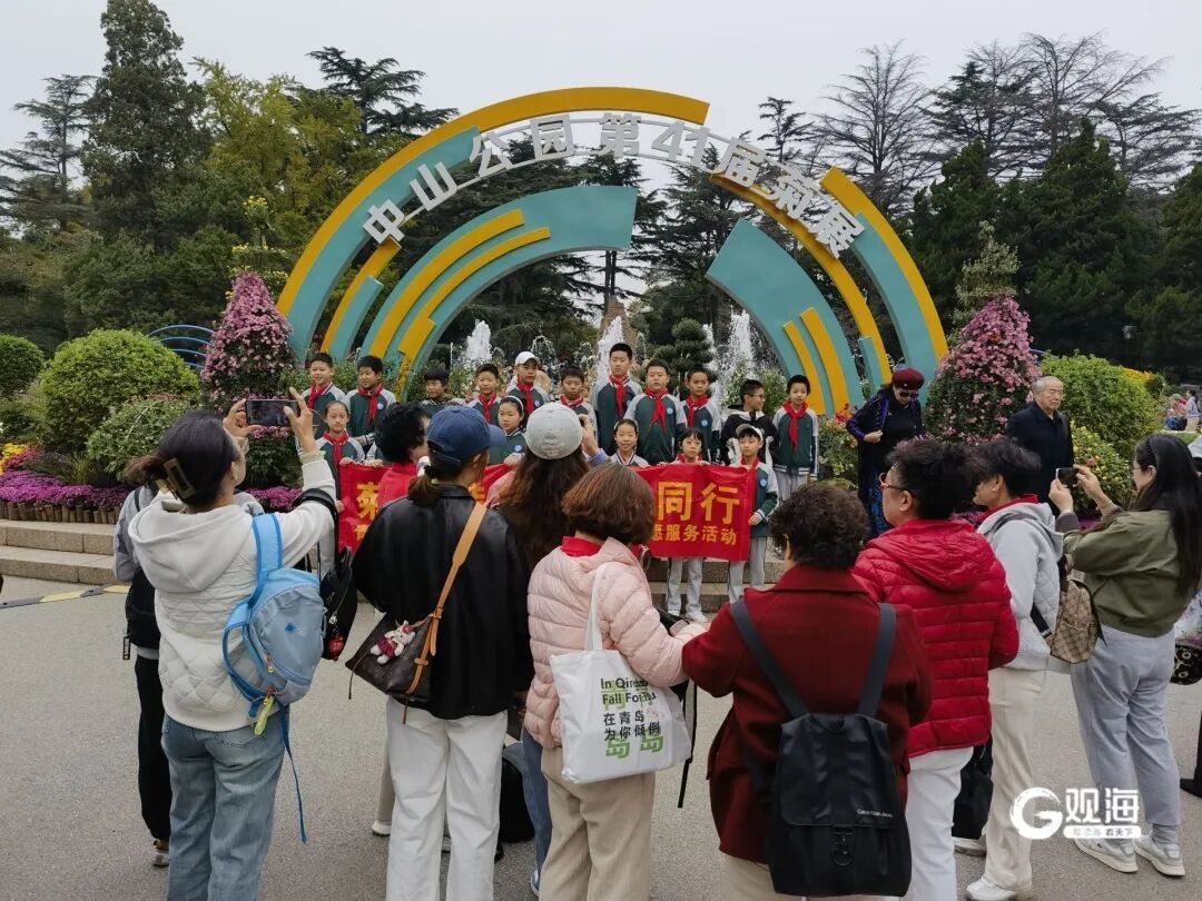 中山公园这一幕火了！“人海花浪”直接刷爆朋友圈！不少老青岛人都坐不住了……