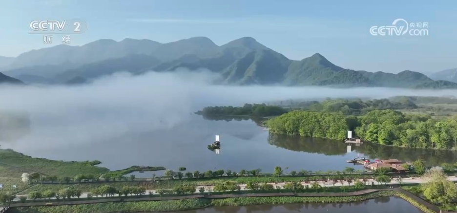 “银发旅游”市场火爆 “适老配方”让老年人畅享“诗和远方” “银发旅游”市场火爆 “适老配方”让老年人畅享“诗和远方”