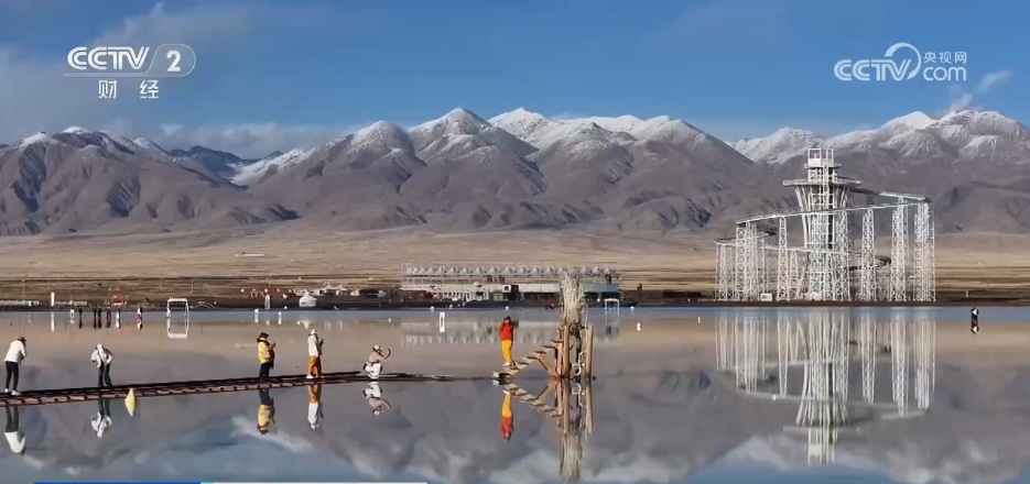 “银发旅游”市场火爆 “适老配方”让老年人畅享“诗和远方” “银发旅游”市场火爆 “适老配方”让老年人畅享“诗和远方”