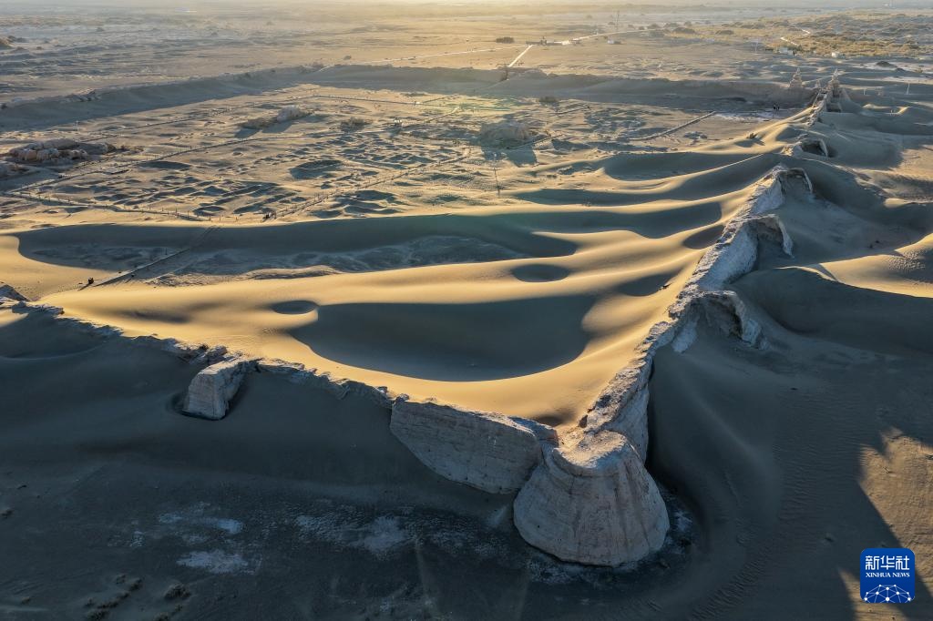 千年黑城 尽显沧桑
