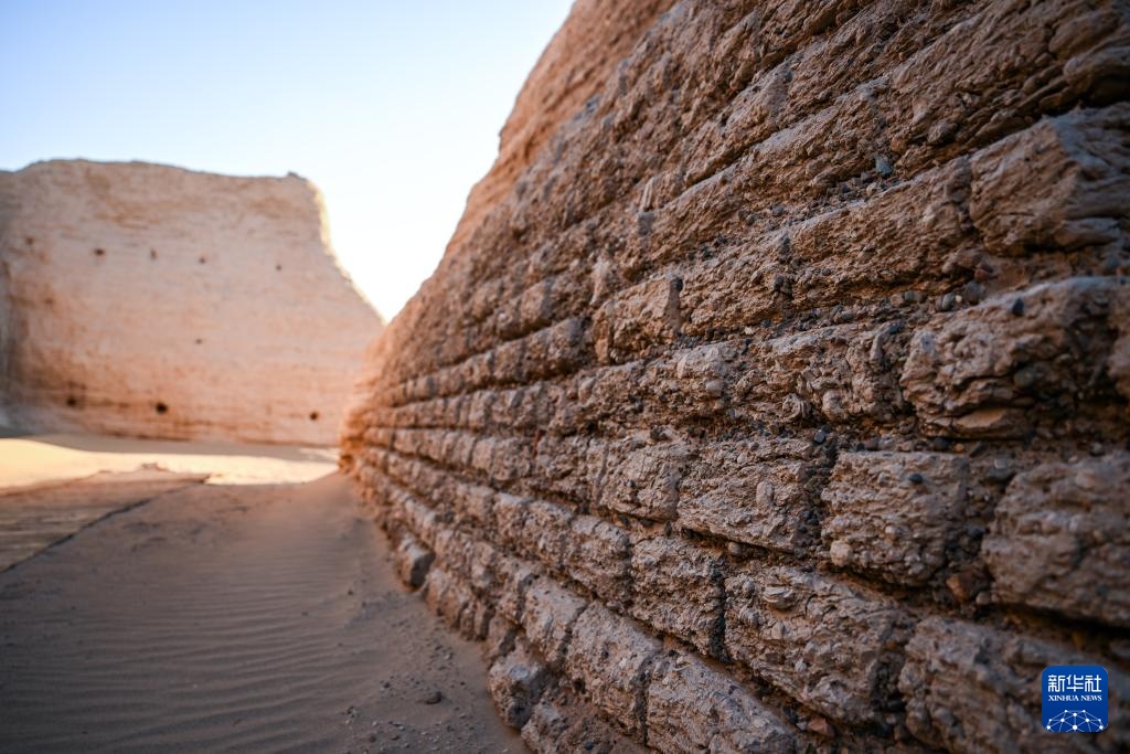 千年黑城 尽显沧桑
