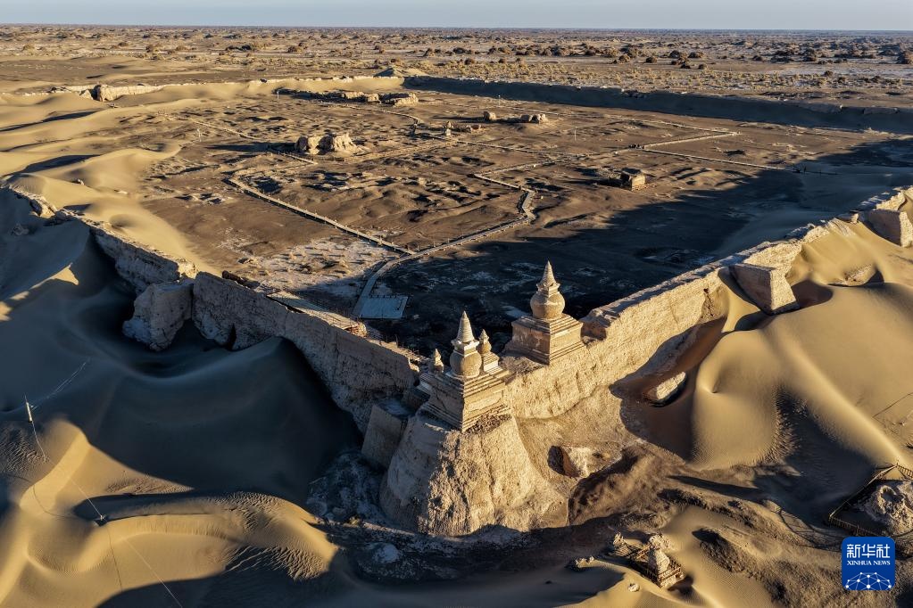 千年黑城 尽显沧桑