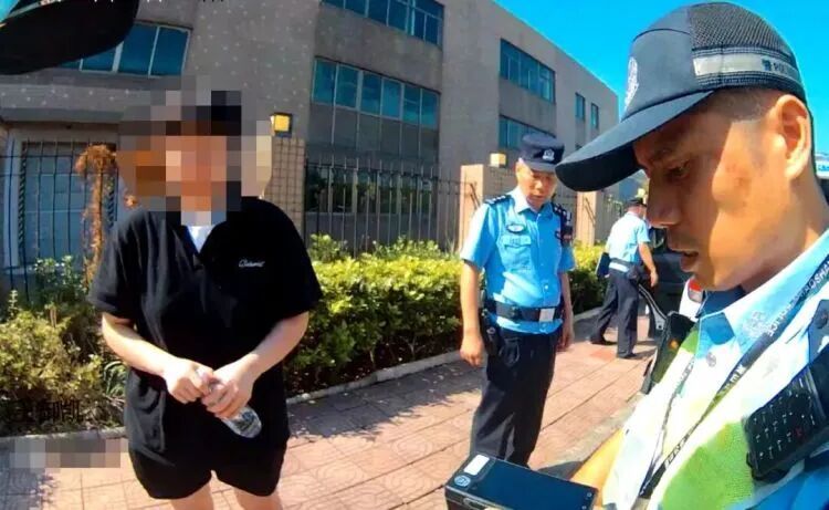 杭州街头一司机连撞多车！车上查获若干粉色小罐，警方通报：非法使用危险物质，已行拘