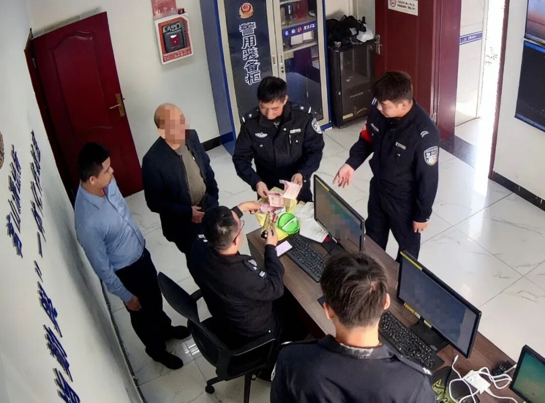 3万元现金藏奶粉罐,警方连续劝阻成功拦截 3万元现金藏奶粉罐,警方连续劝阻成功拦截