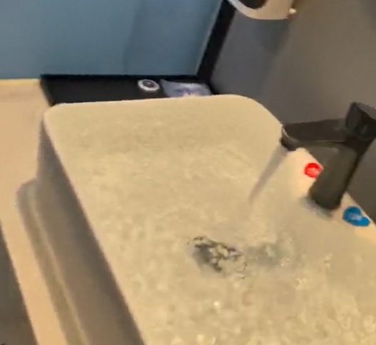 花108元网上订房,入住后欲退款遭拒!她开水龙头放水致客房被淹…女子赔偿近3万元 花108元网上订房,入住后欲退款遭拒!她开水龙头放水致客房被淹…女子赔偿近3万元