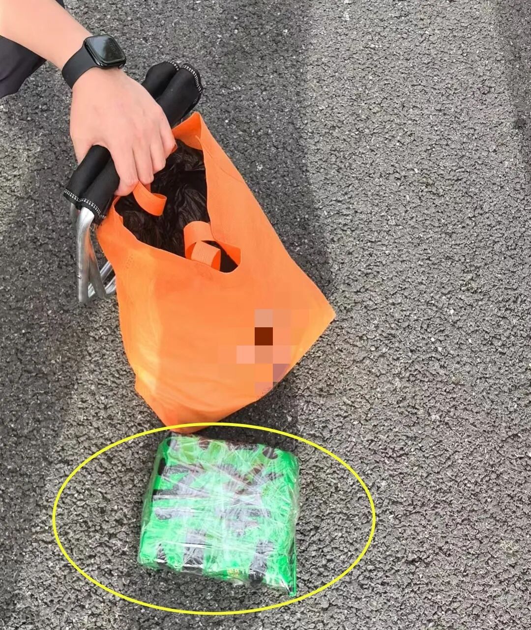 15万元现金藏草丛，近30万元黄金正在寄出…上海警方紧急拦截