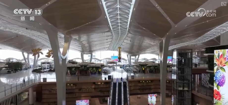 “3座航站楼+5条跑道”“智慧+文化”，亮点拉满！多视角解锁这座大型航空枢纽