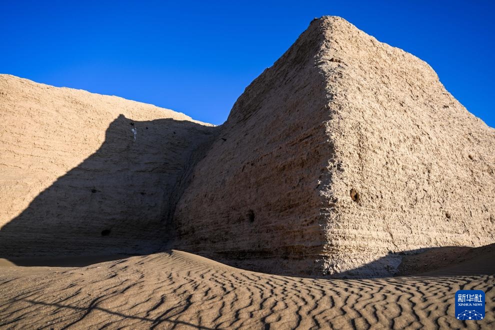 千年黑城 尽显沧桑