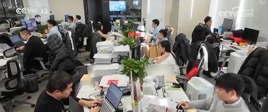 观察·2025金融街论坛年会 一批金融领域最新研究与重磅实践成果发布↓ 观察·2025金融街论坛年会 一批金融领域最新研究与重磅实践成果发布↓