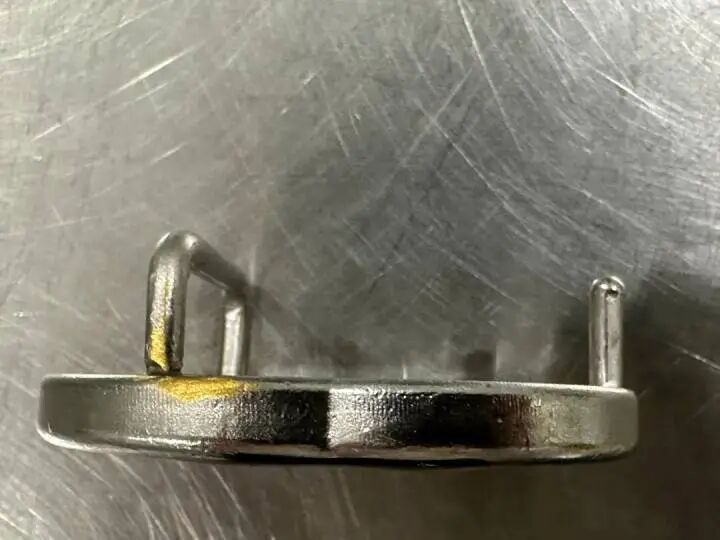 把黄金手镯和皮带扣涂成银色入境！一女子被杭州萧山机场海关查获