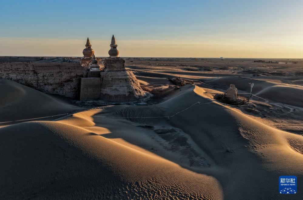 千年黑城 尽显沧桑