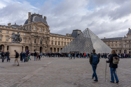 卢浮宫抢劫案第3名嫌疑人被捕