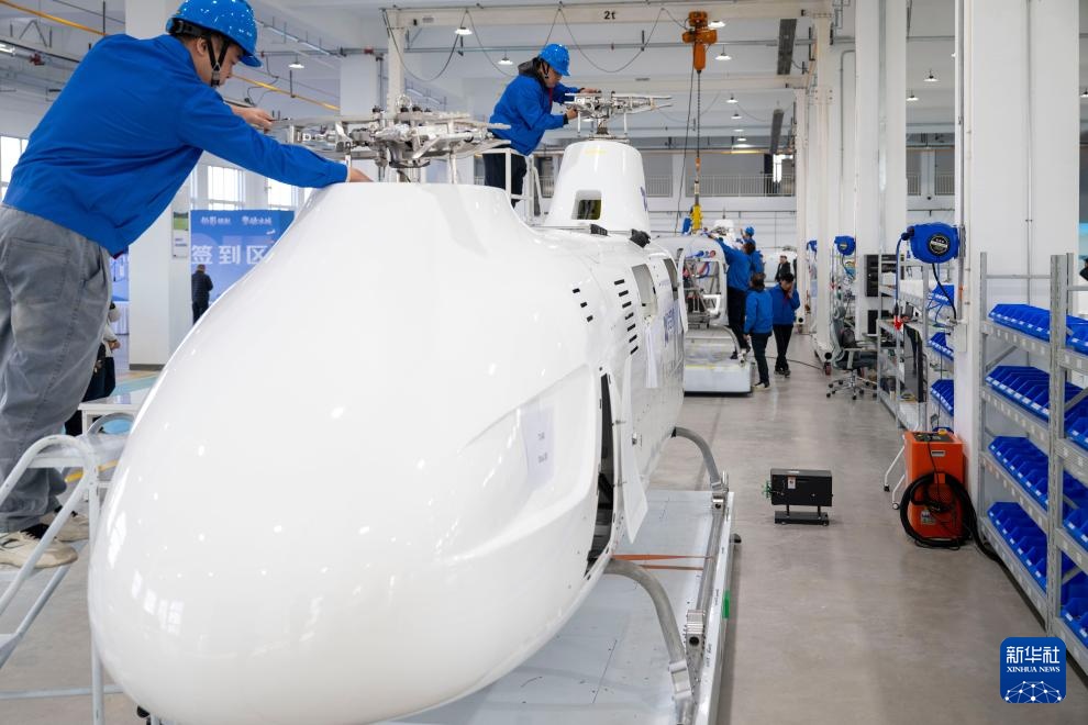 T1400无人直升机首航 应用前景广阔