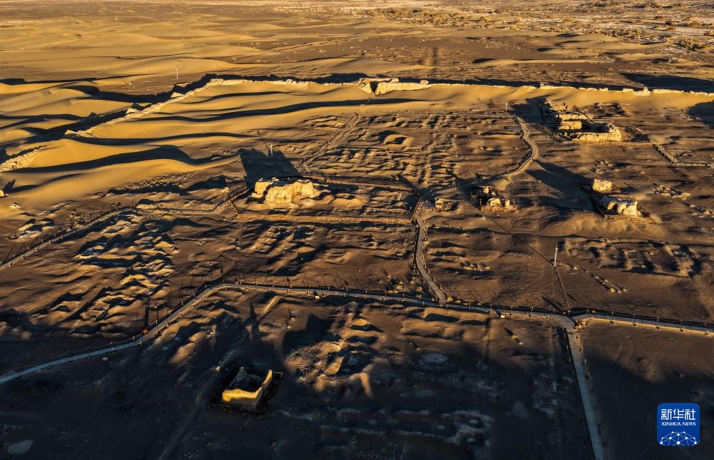 千年黑城 尽显沧桑