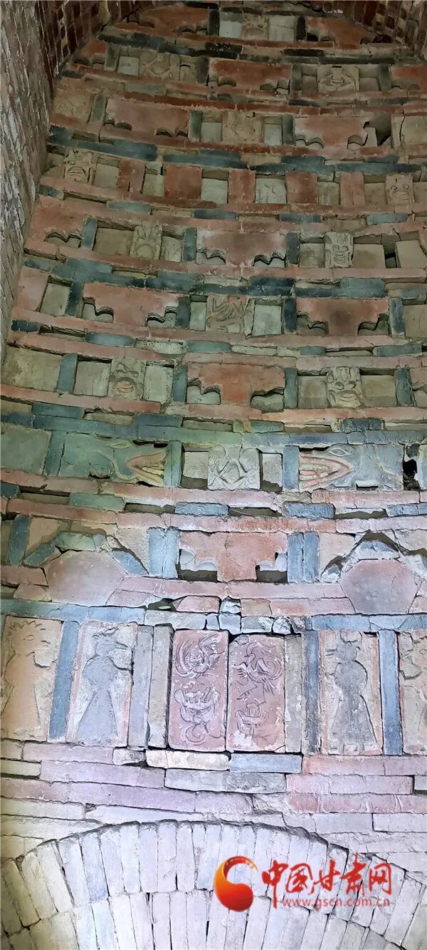 何以中国·壁画里的中国｜嘉峪关“地下画廊”再现千年烟火