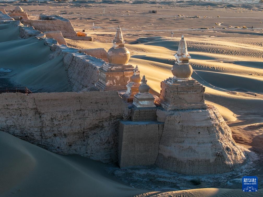 千年黑城 尽显沧桑