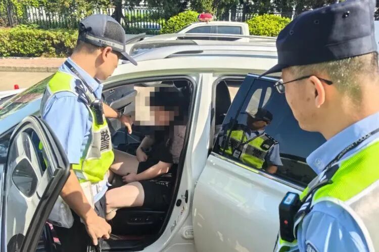 杭州街头一司机连撞多车！车上查获若干粉色小罐，警方通报：非法使用危险物质，已行拘