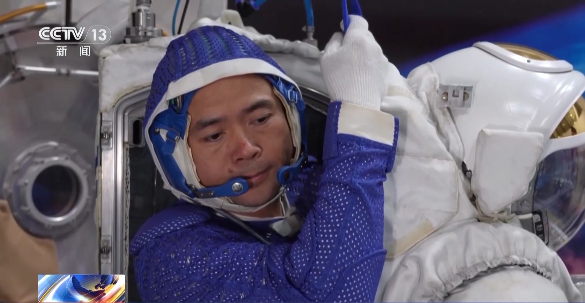 太空出差半年，神舟二十一号航天员行囊揭秘→