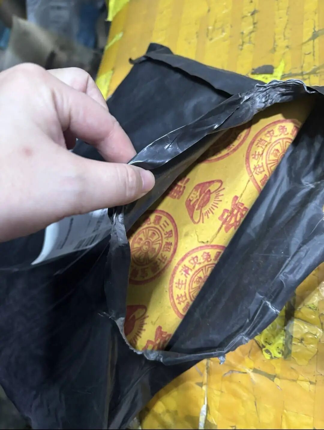 网购宠物起纠纷,女子退款后连续3天收到丧葬用品包裹! 网购宠物起纠纷,女子退款后连续3天收到丧葬用品包裹!