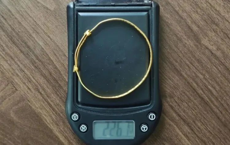 女子清洗金手镯,竟被洗掉5克黄金?! 女子清洗金手镯,竟被洗掉5克黄金?!