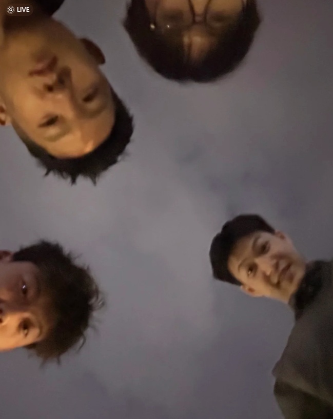 女子找回丢失的手机，打开发现有张4名男生的合照，顿时被可爱到了！