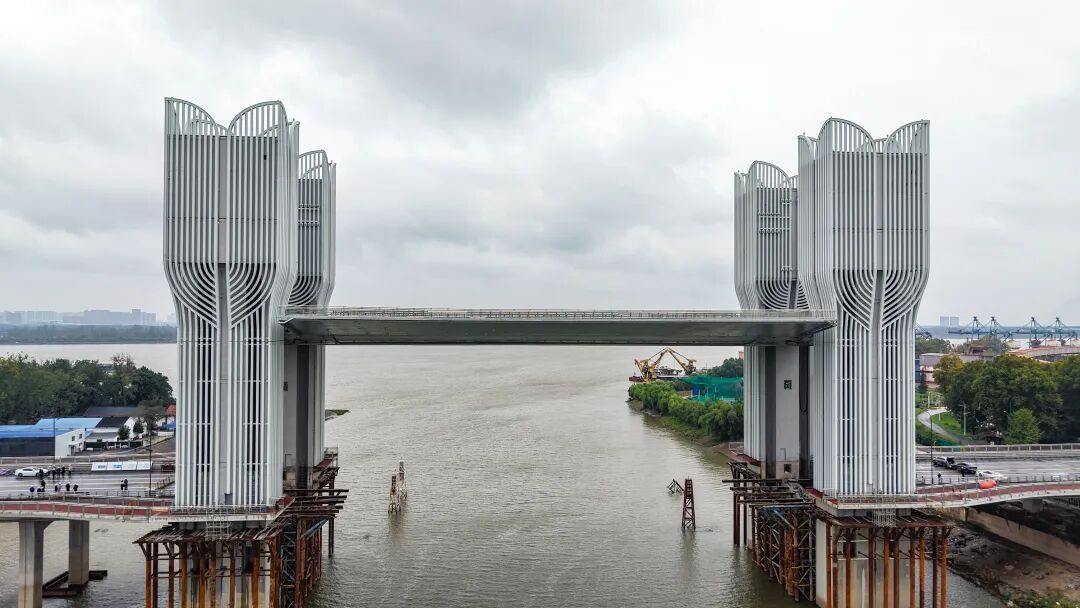 湖北首座升降桥开通！