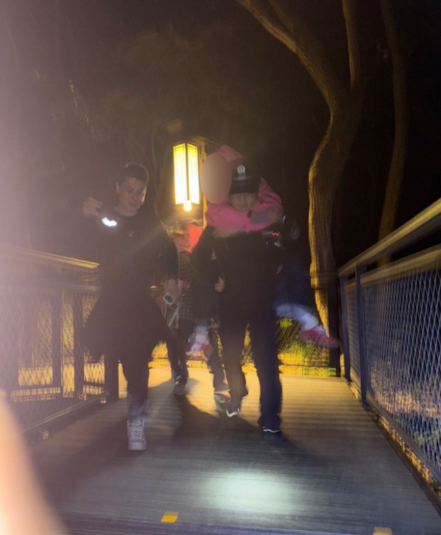 杭州女子刚登顶网红景点，眼睛突然“瞎了”…这类人尤其当心