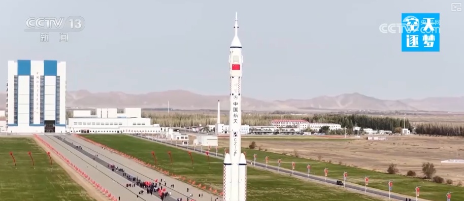 他们“铆在发射场，钉在塔架上，守在火箭旁”托举星辰……