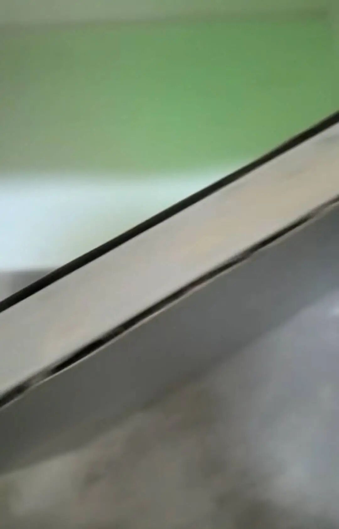 定制浴室柜使用不足一年长出蘑菇!菌类种植专业人士:可能有毒 定制浴室柜使用不足一年长出蘑菇!菌类种植专业人士:可能有毒