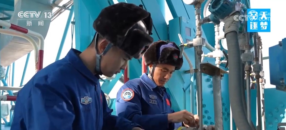 他们“铆在发射场，钉在塔架上，守在火箭旁”托举星辰……