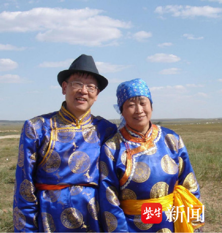 草原母亲断女儿奶喂给南京双胞胎 草原母亲断女儿奶喂给南京双胞胎