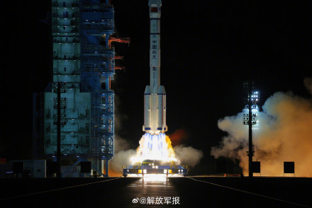 神舟二十一号点火瞬间高清大图直出 神舟二十一号点火瞬间高清大图直出