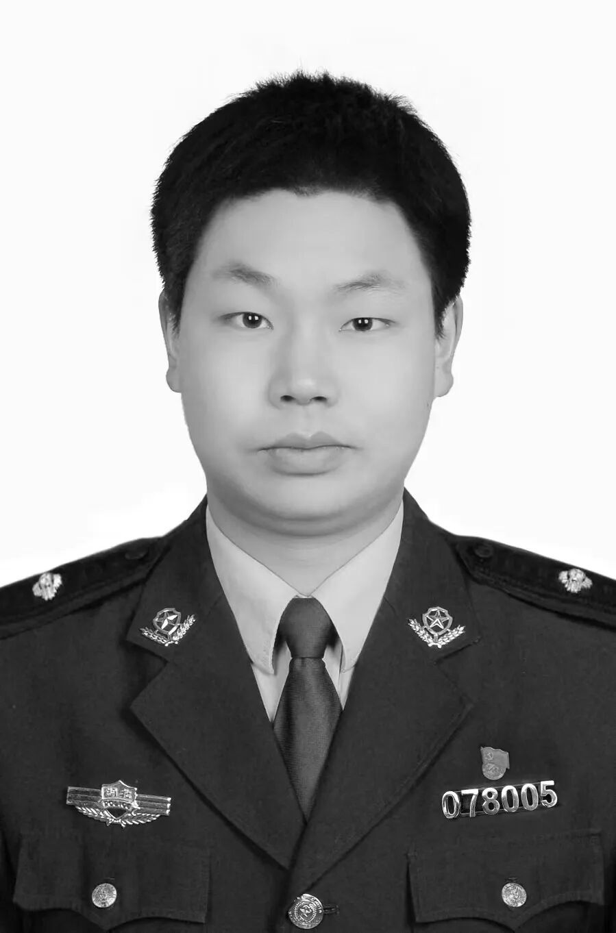 袁创（40岁），因公牺牲