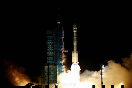 神舟二十一号点火瞬间高清大图直出 神舟二十一号点火瞬间高清大图直出