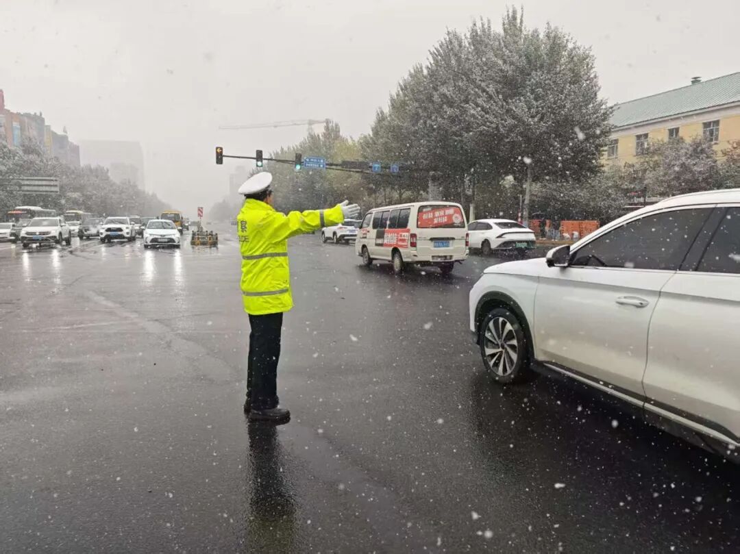 哈市发布道路冰雪黄色预警！交管部门提示