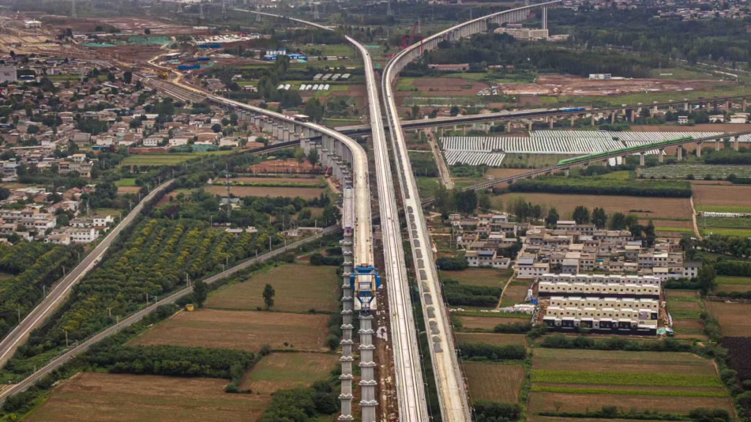 这条时速350公里高铁,全线完成铺轨! 这条时速350公里高铁,全线完成铺轨!