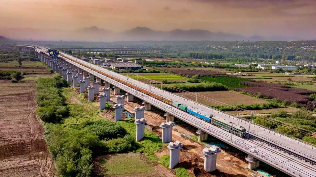 这条时速350公里高铁,全线完成铺轨! 这条时速350公里高铁,全线完成铺轨!