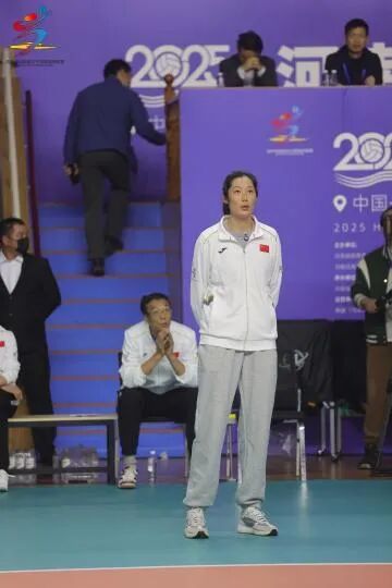 真排场!郎平朱婷亮相豫排联赛 真排场!郎平朱婷亮相豫排联赛