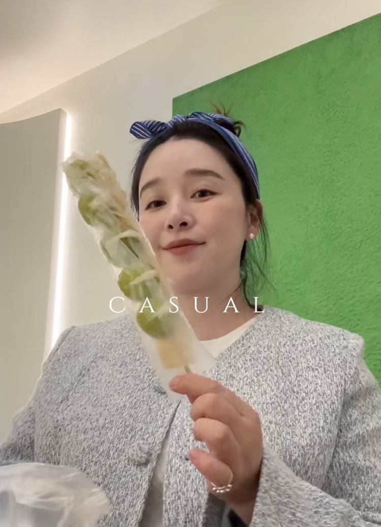 青岛街头一大群人裹着羽绒服排长队,就为了买它!网友:足足排了4个小时 青岛街头一大群人裹着羽绒服排长队,就为了买它!网友:足足排了4个小时