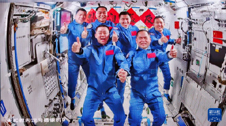 神舟二十一号航天员乘组顺利进驻“天宫” 中国航天员完成第7次“太空会师” 神舟二十一号航天员乘组顺利进驻“天宫” 中国航天员完成第7次“太空会师”