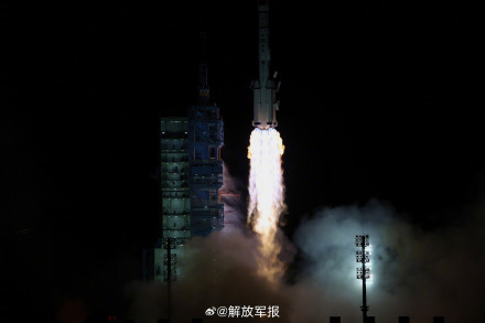 神舟二十一号点火瞬间高清大图直出 神舟二十一号点火瞬间高清大图直出