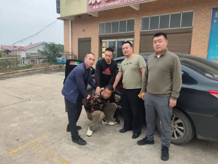 男子在广东抢劫杀人、在江西拦路抢劫，潜逃29年被抓获，冒用他人身份“改头换面”藏匿在小村庄