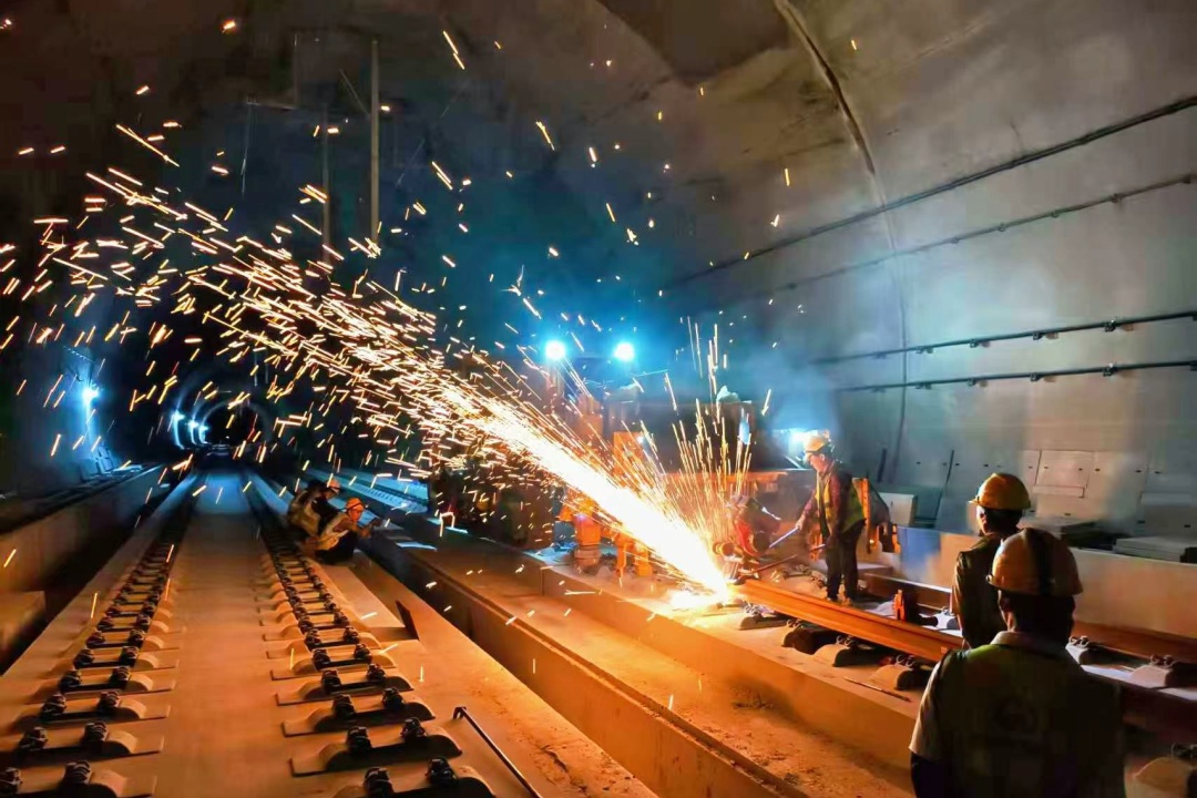 这条时速350公里高铁,全线完成铺轨! 这条时速350公里高铁,全线完成铺轨!