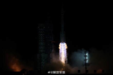 神舟二十一号点火瞬间高清大图直出 神舟二十一号点火瞬间高清大图直出