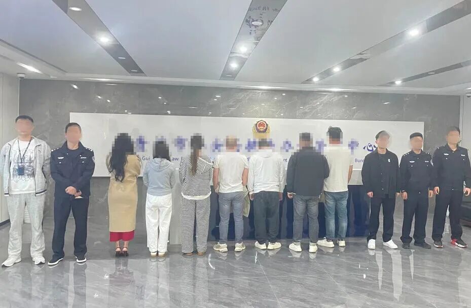 KTV包厢内，四男三女被控制