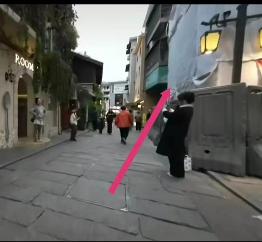 长沙网红街区墙体垮塌,2名女孩遇难,均未满25岁 长沙网红街区墙体垮塌,2名女孩遇难,均未满25岁