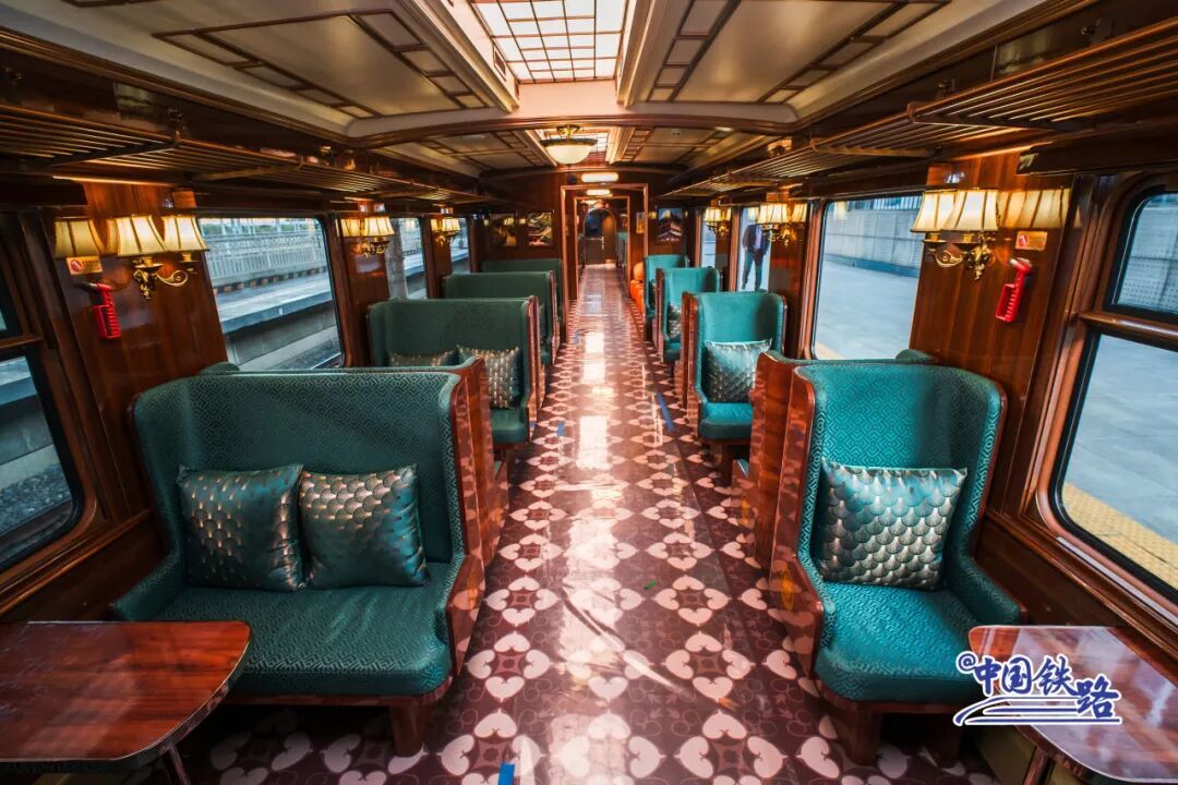 首次载客运行！12306可购票！旅客：上车像穿越，想不想体验一下？