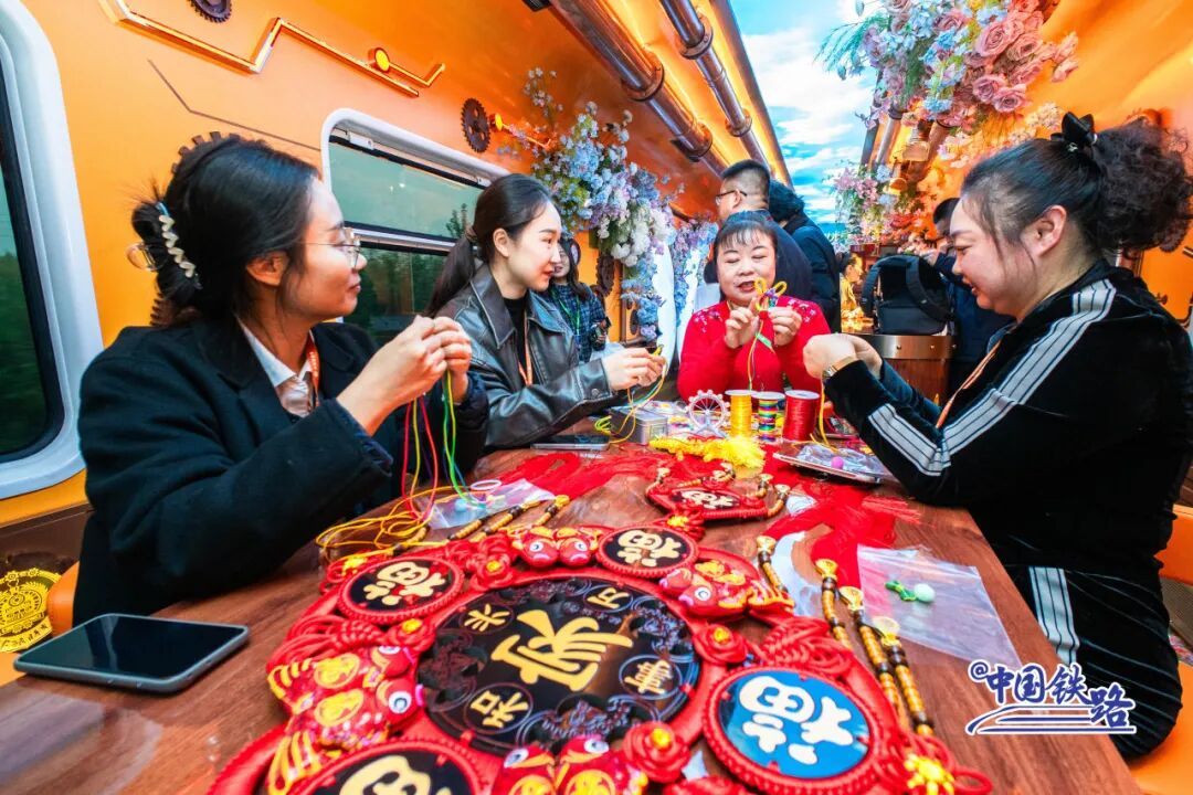 首次载客运行！12306可购票！旅客：上车像穿越，想不想体验一下？